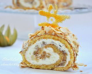 Тыквенный рулет со сливочным кремом и карамельными яблочками