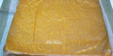 тыквенный рулет со сливочным кремом и карамельными яблочками