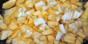 тыквенный рулет со сливочным кремом и карамельными яблочками