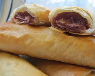 Рулетики из теста фило с мармеладом