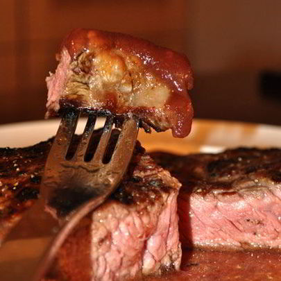 Стейк с соусом Луковый мармелад