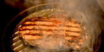 стейк с соусом луковый мармелад