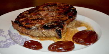 стейк с соусом луковый мармелад