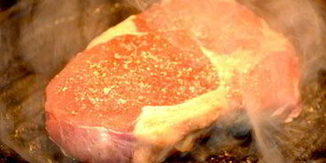 стейк с соусом луковый мармелад