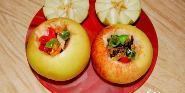 яблоки, фаршированные мармеладом, изюмом и орехами