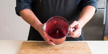 безалкогольный коктейль лаванда, эрл грей и ежевика с поплавком из мороженого