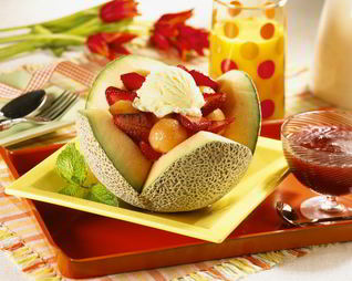 Фруктовый салат с мороженым