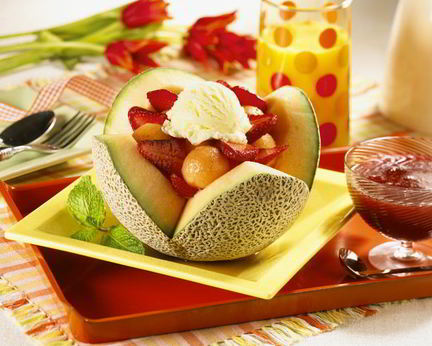 Фруктовый салат с мороженым