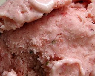 Клубничное мороженое