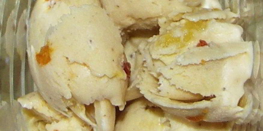 Рецепт медового мороженого с кизилом и ананасом