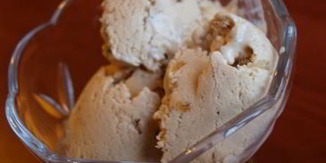 мороженое медово-лимонное с орехами