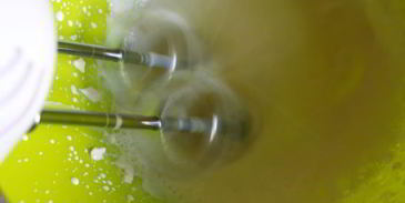 мороженое медово-лимонное с орехами