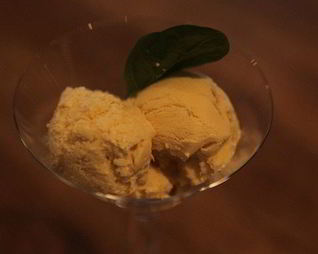 Мороженое с базиликом и лимоном