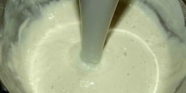 мороженое с кленовым сиропом и грецкими орехами