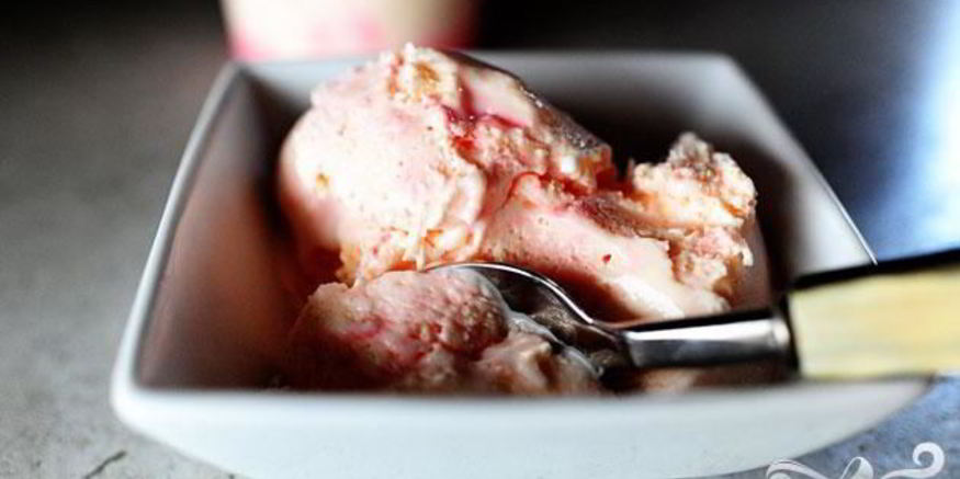 Рецепт мятна-ванильного сливочного мороженого