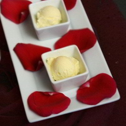 Розовое мороженое