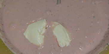 бисквит с нежным сливочно-смородиновым муссом