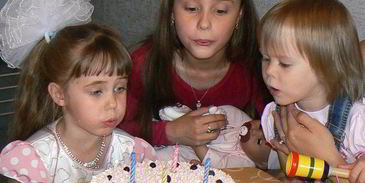 бисквит с нежным сливочно-смородиновым муссом