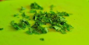 клубничный мусс с кинзой