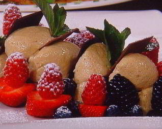 Мокка-мусс в ягодном обрамлении