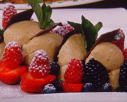 Мокка-мусс в ягодном обрамлении