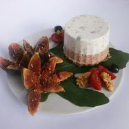 Рецепт Мусса Два вкуса из творога и ветчины с инжиром