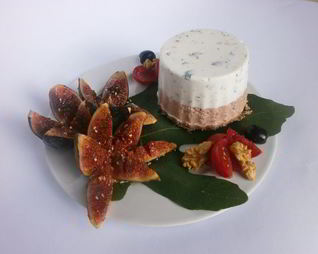 Мусс Два вкуса из творога и ветчины с инжиром