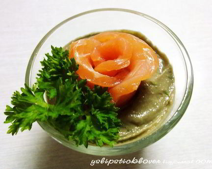 Мусс из авокадо с форелью