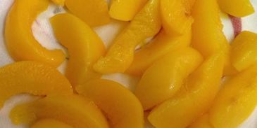 мусс из белого шоколада с персиками