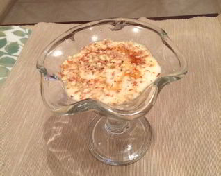 Мусс из йогурта и меда с жареными грушами и миндалем