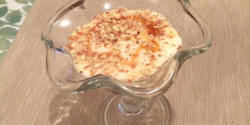 Рецепт мусса из йогурта и меда с жареными грушами и миндалем