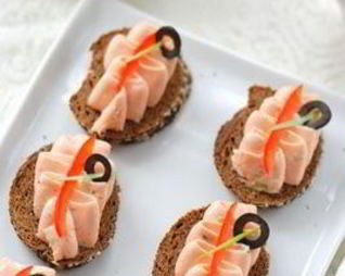 Мусс из семги на бородинском хлебе