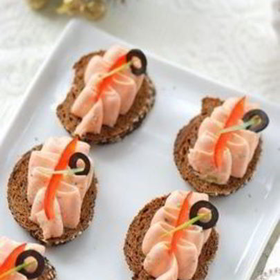 Мусс из семги на бородинском хлебе