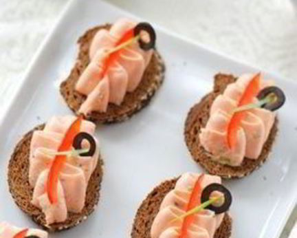 Мусс из семги на бородинском хлебе