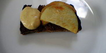 сельдь с картофелем и муссом из хрена