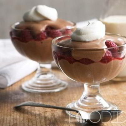 Шоколадный мусс с малиной