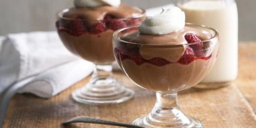 Рецепт шоколадного мусса с малиной