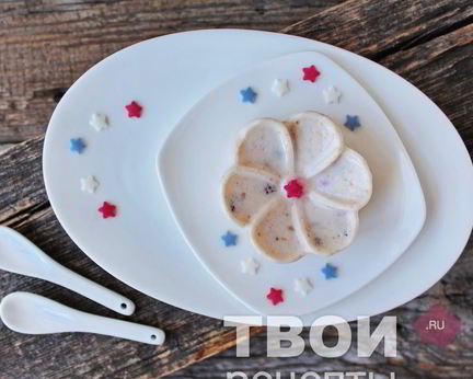 Творожный мусс с ягодами и злаками