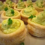 Рецепт Волованов с муссом из масла, икры и петрушки