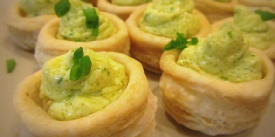 Рецепт волованов с муссом из масла, икры и петрушки