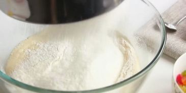 кулич пасхальный медовый на воде с цукатами и изюмом