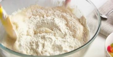 кулич пасхальный медовый на воде с цукатами и изюмом