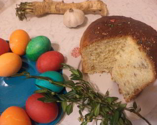 Кулич с цукатами, изюмом и орехами