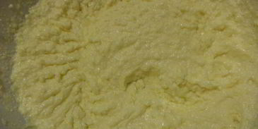 кулич с цукатами, изюмом и орехами