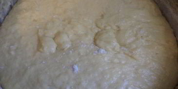 кулич с цукатами, изюмом и орехами