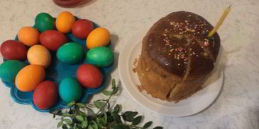 кулич с цукатами, изюмом и орехами