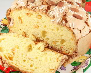 Миндальный кулич с изюмом