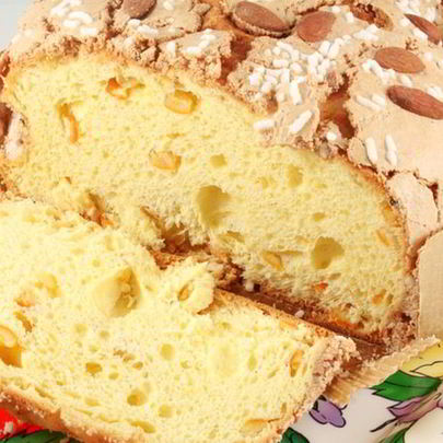 Миндальный кулич с изюмом