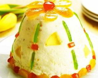 Пасха с миндалем и изюмом