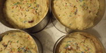 заварной кулич с вяленой вишней